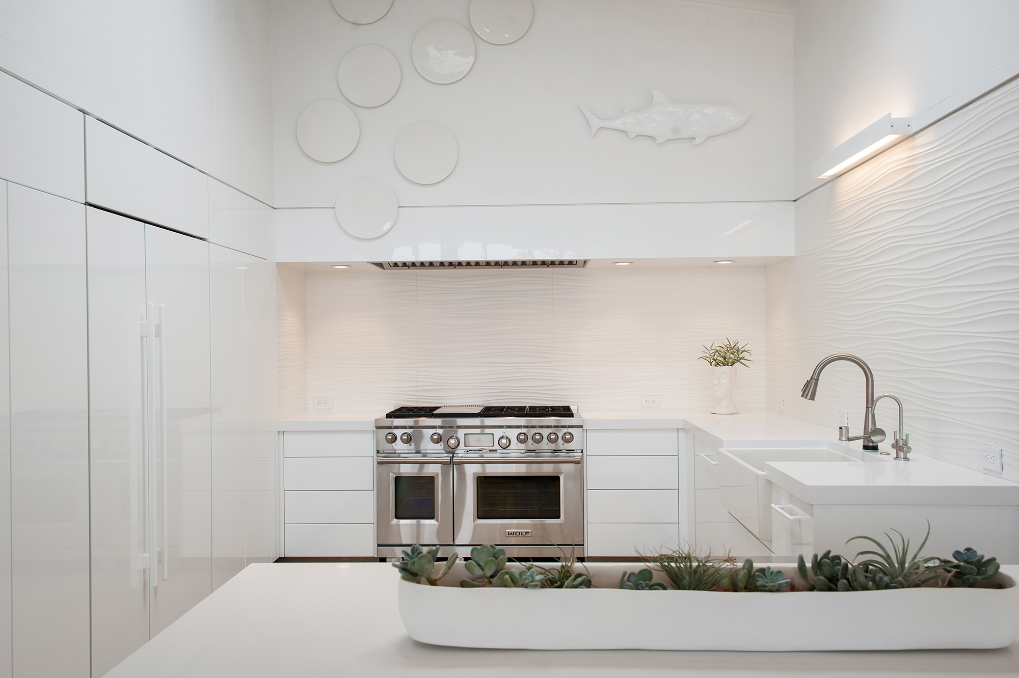 All White Gloss Kitchen Cabinets