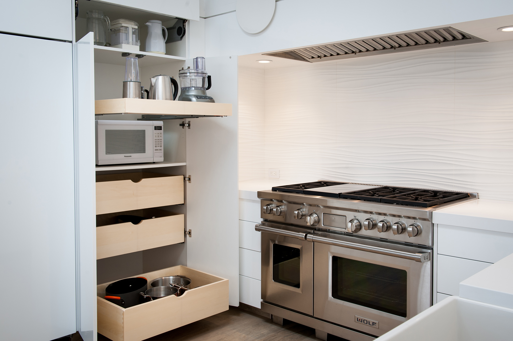 All White Gloss Kitchen Cabinets