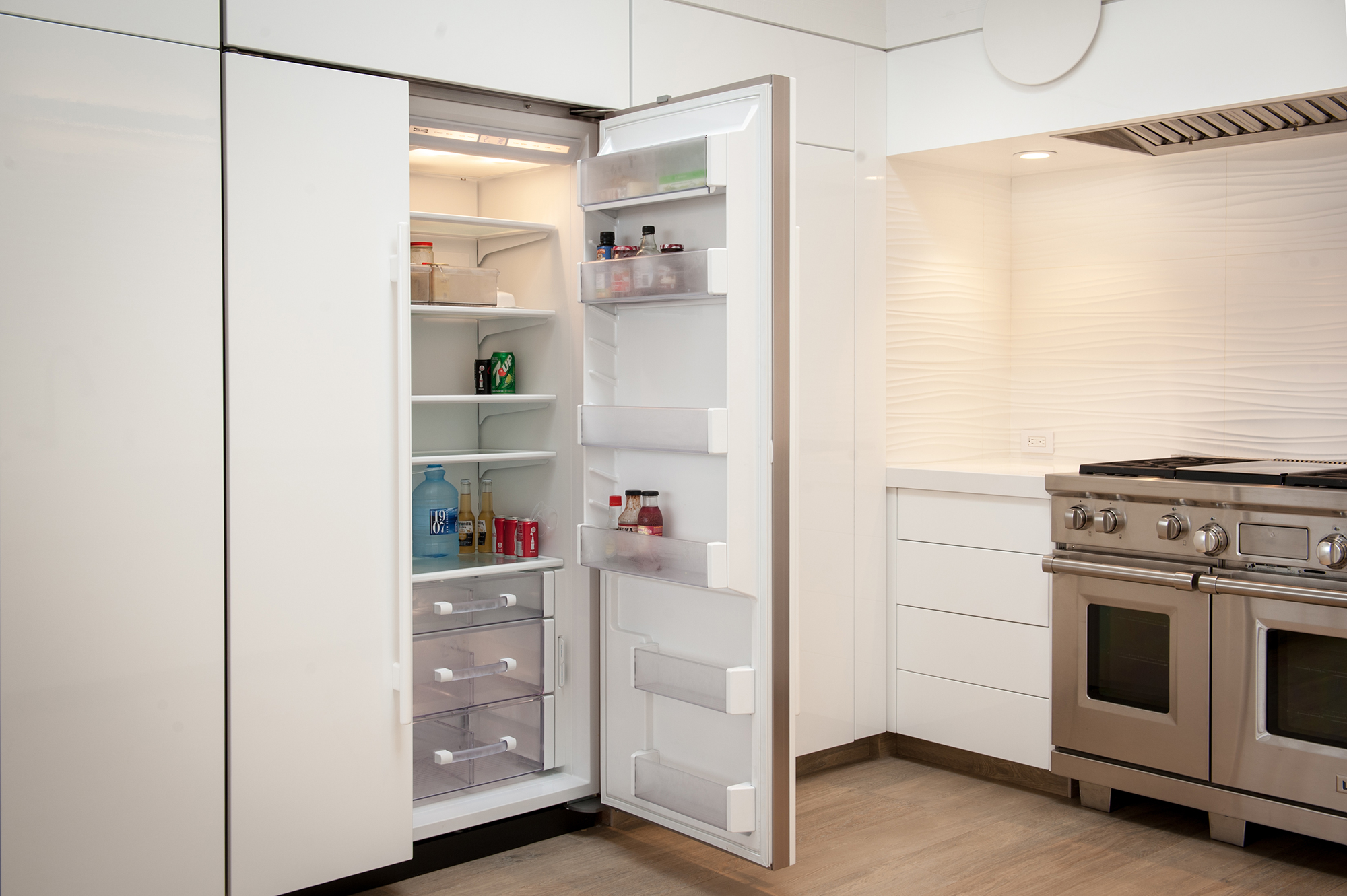 All White Gloss Kitchen Cabinets