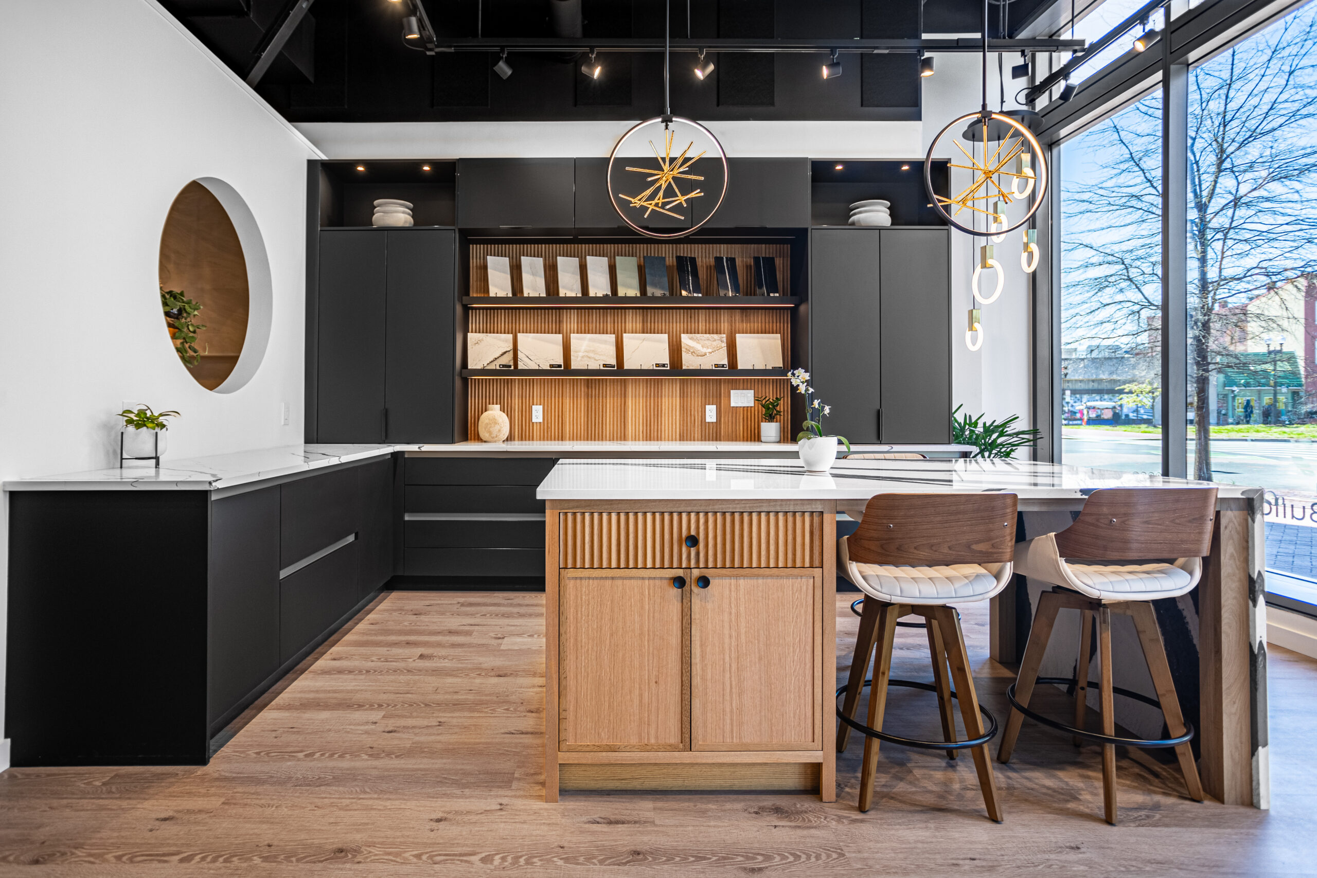 Black & White Oak Display