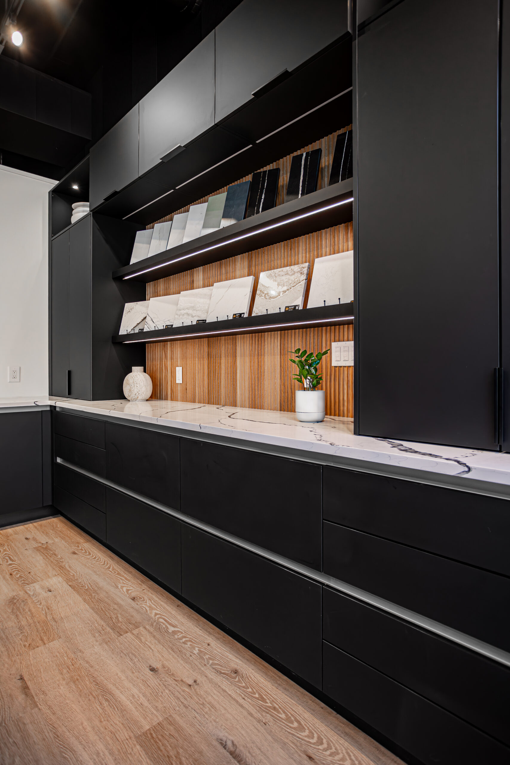 Black & White Oak Display