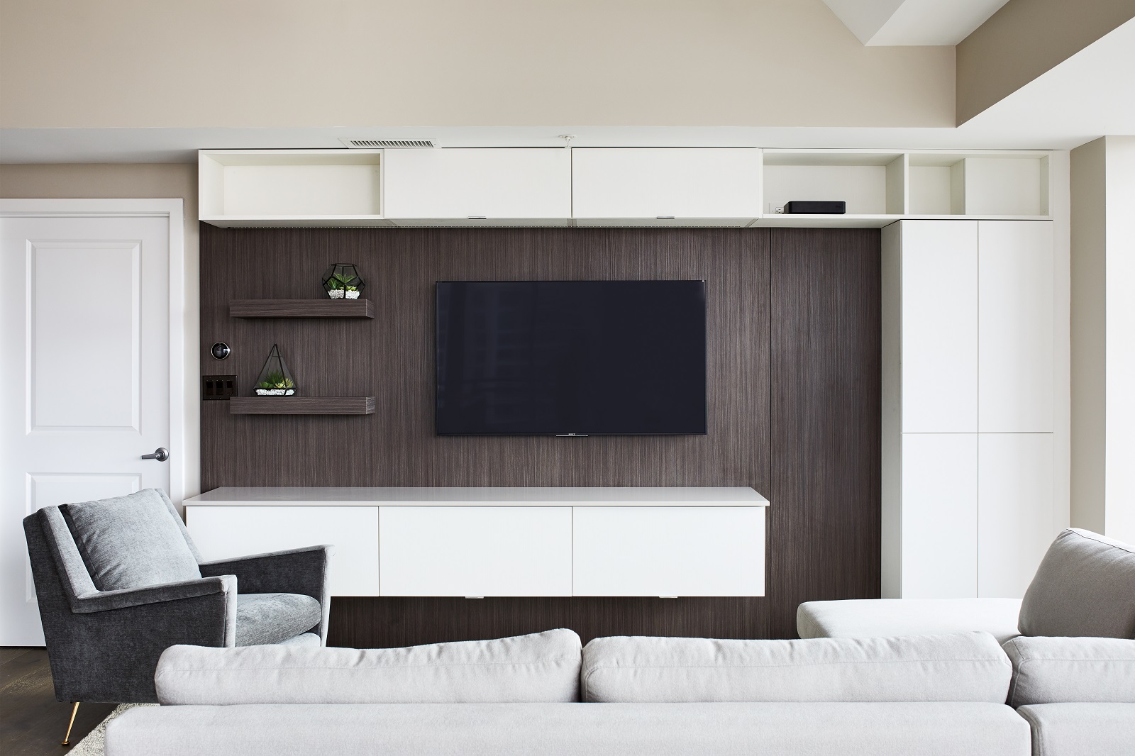 IZZA Cabinet_Other_Livingroom_Spokane_PearleWhite_2