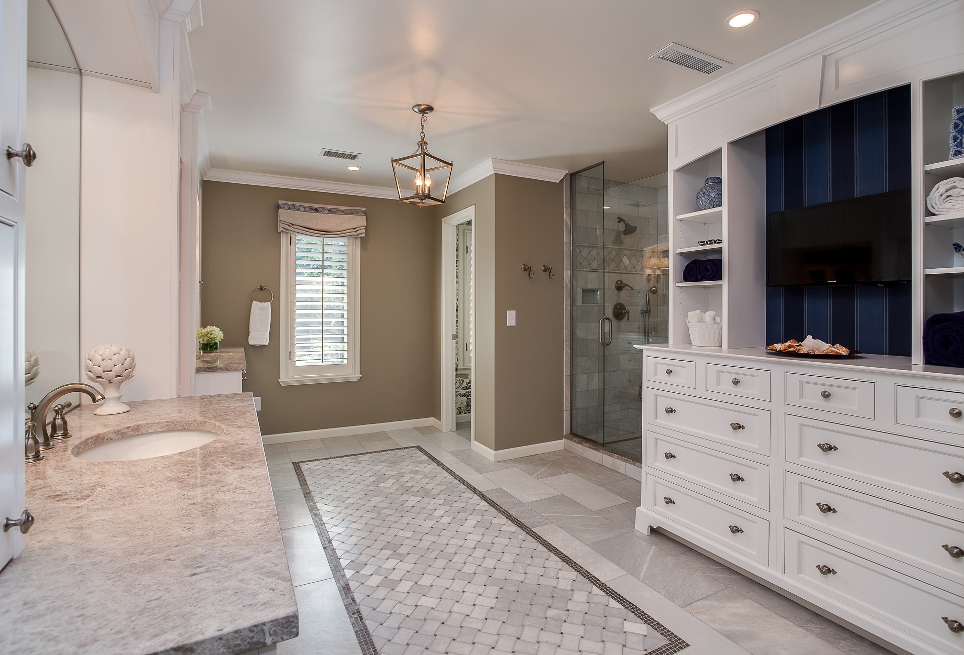 IZZA Cabinet_Bathroom_FrenchVillaSQ_Beaded_DesignerWhite_3