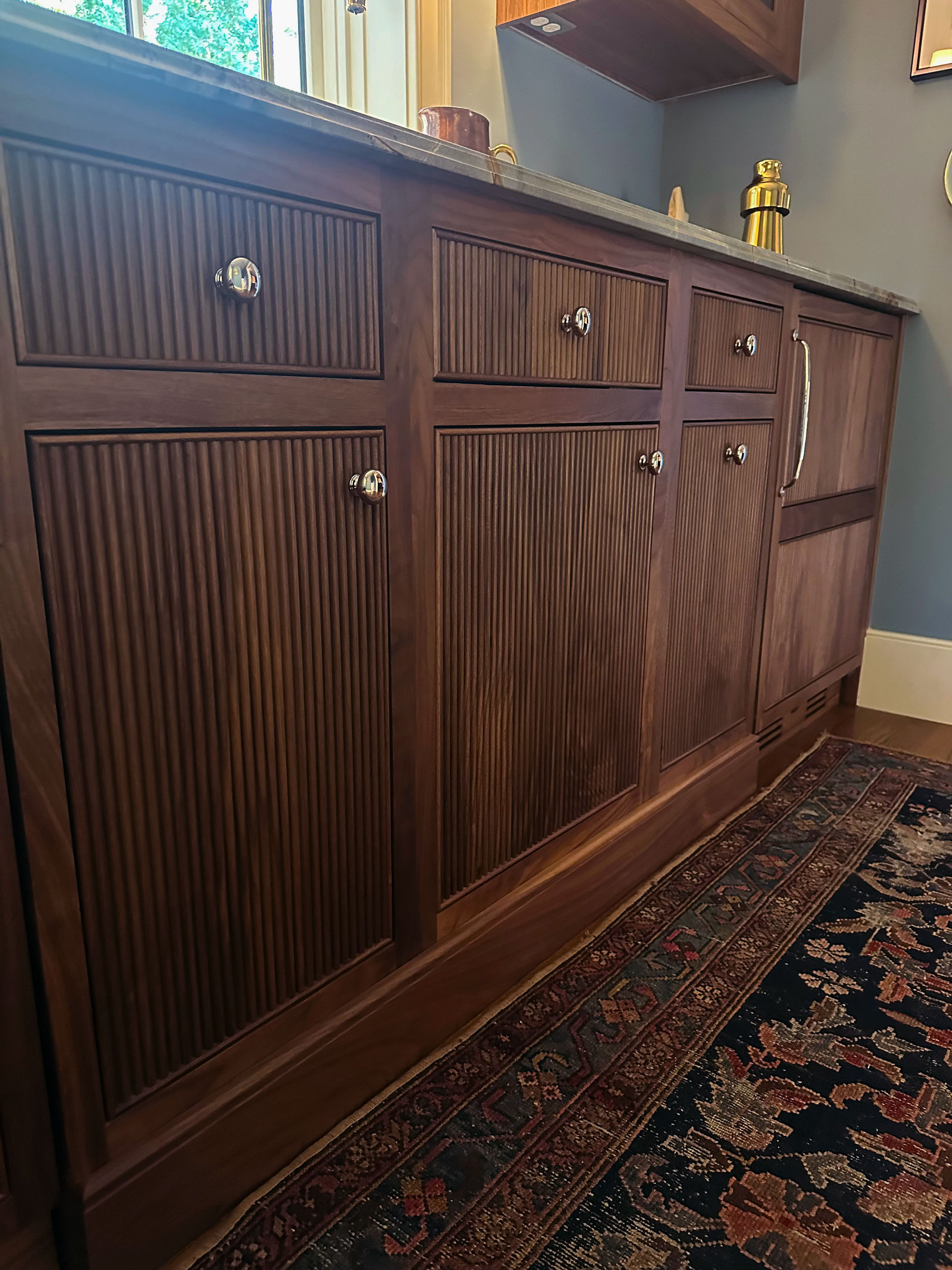 Elegant Wet Bar With Reeded Door