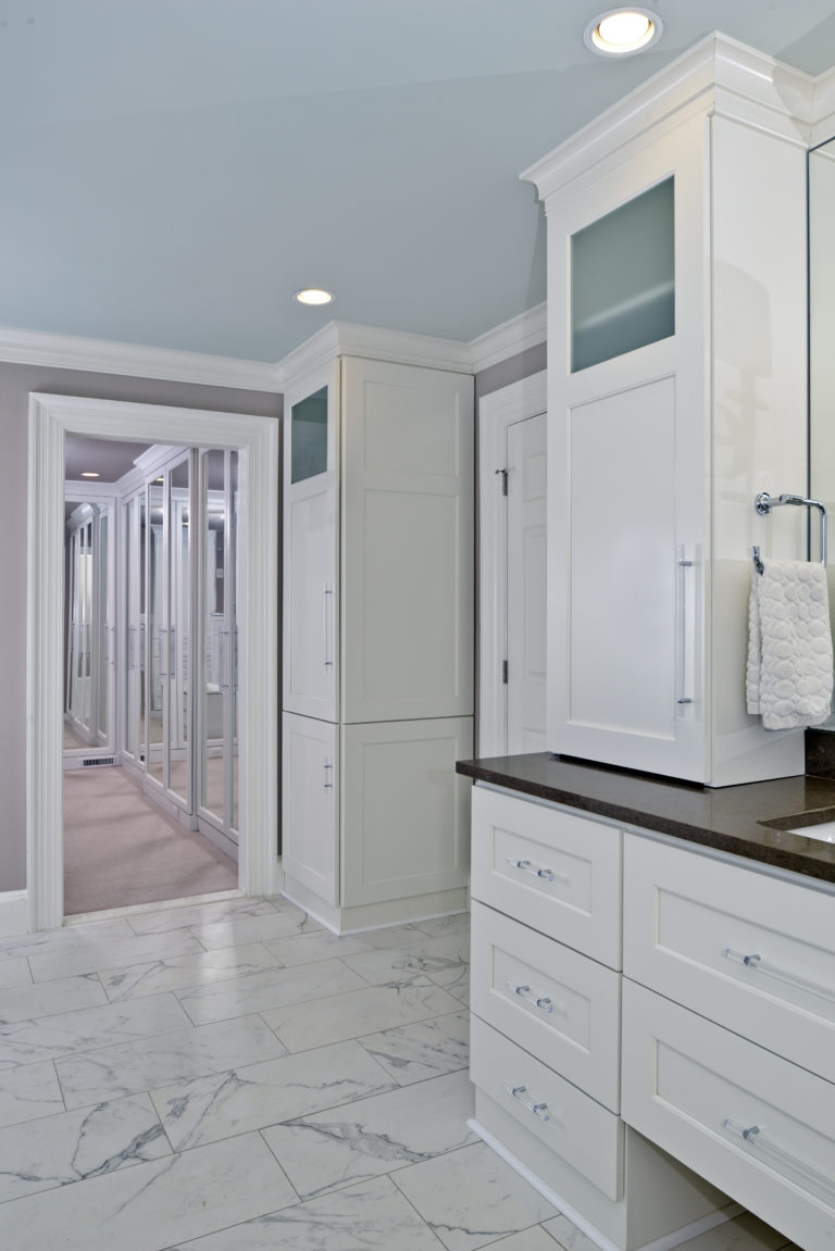 Bathroom Cabinets in Matte Frosty White