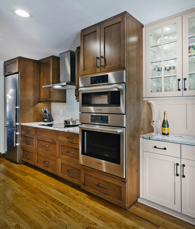 IZZA Cabinet, custom cabinets, custom cabinetry, cabinetry, cupboard, base cabinets, wall cabinets, tall cabinets, custom kitchen cabinets, kitchen cabinet ideas, kitchen remodel, kitchen remodeling ideas, kitchen cabinet design, medium wood, medium stain, toasted rye with black highlight, premium alder, meadowland, flatpanel door, shaker door, frameless, current