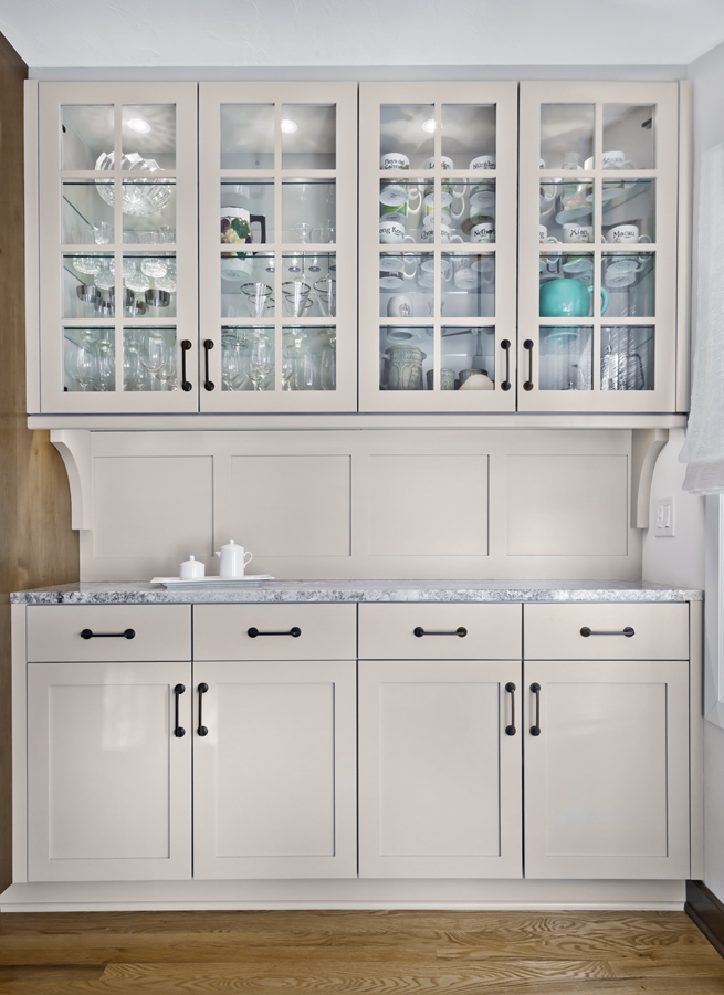 IZZA Cabinet, custom cabinets, custom cabinetry, cabinetry, cupboard, base cabinets, wall cabinets, tall cabinets, custom kitchen cabinets, kitchen cabinet ideas, kitchen remodel, kitchen remodeling ideas, kitchen cabinet design, medium wood, medium stain, toasted rye with black highlight, premium alder, meadowland, flatpanel door, shaker door, frameless, current