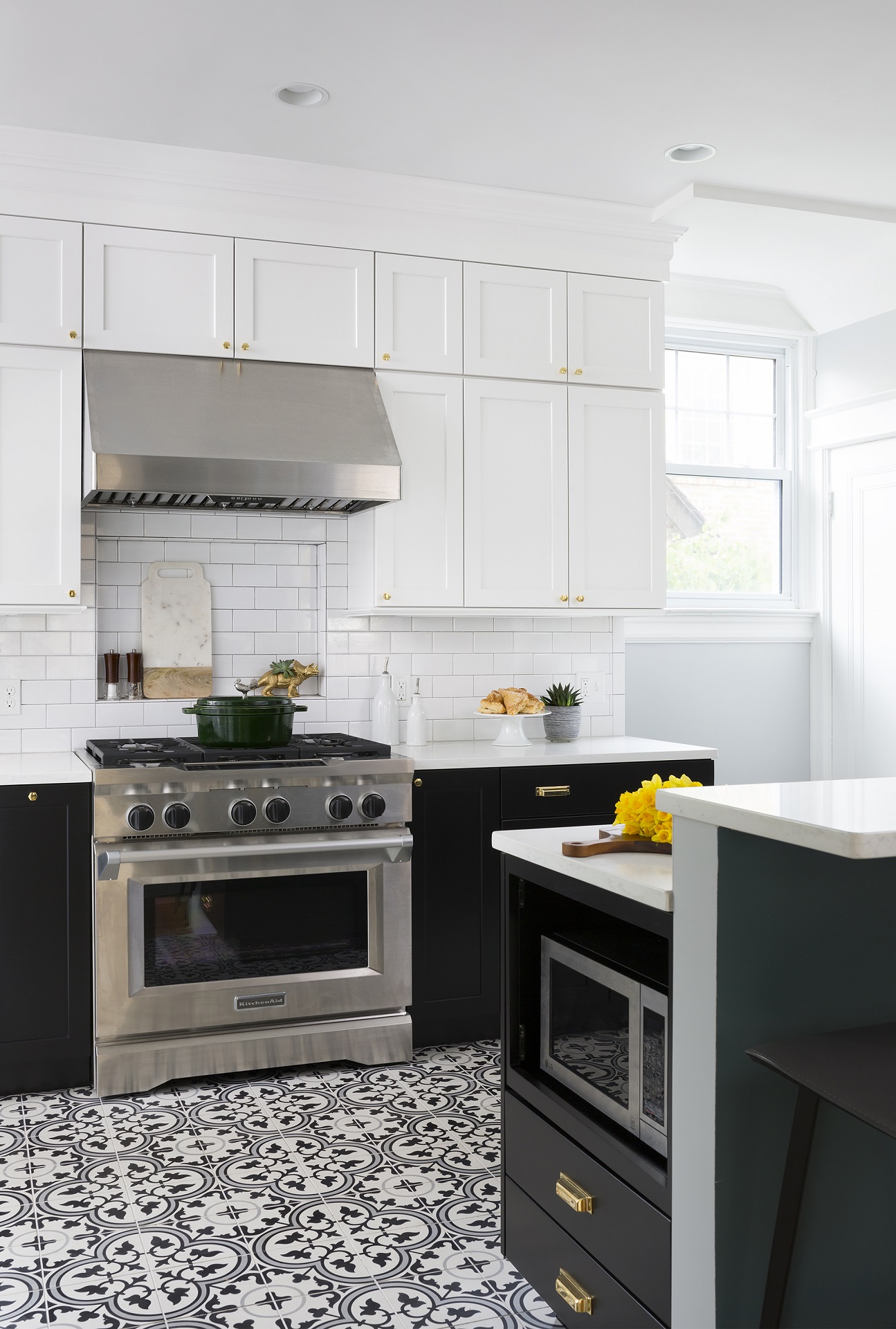 Harmonious Two Tone Kitchen 2