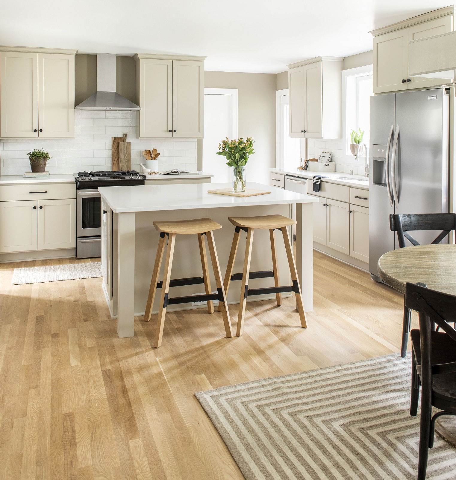 IZZA Cabinet_Kitchen_Stirling_PerfectBeige_1
