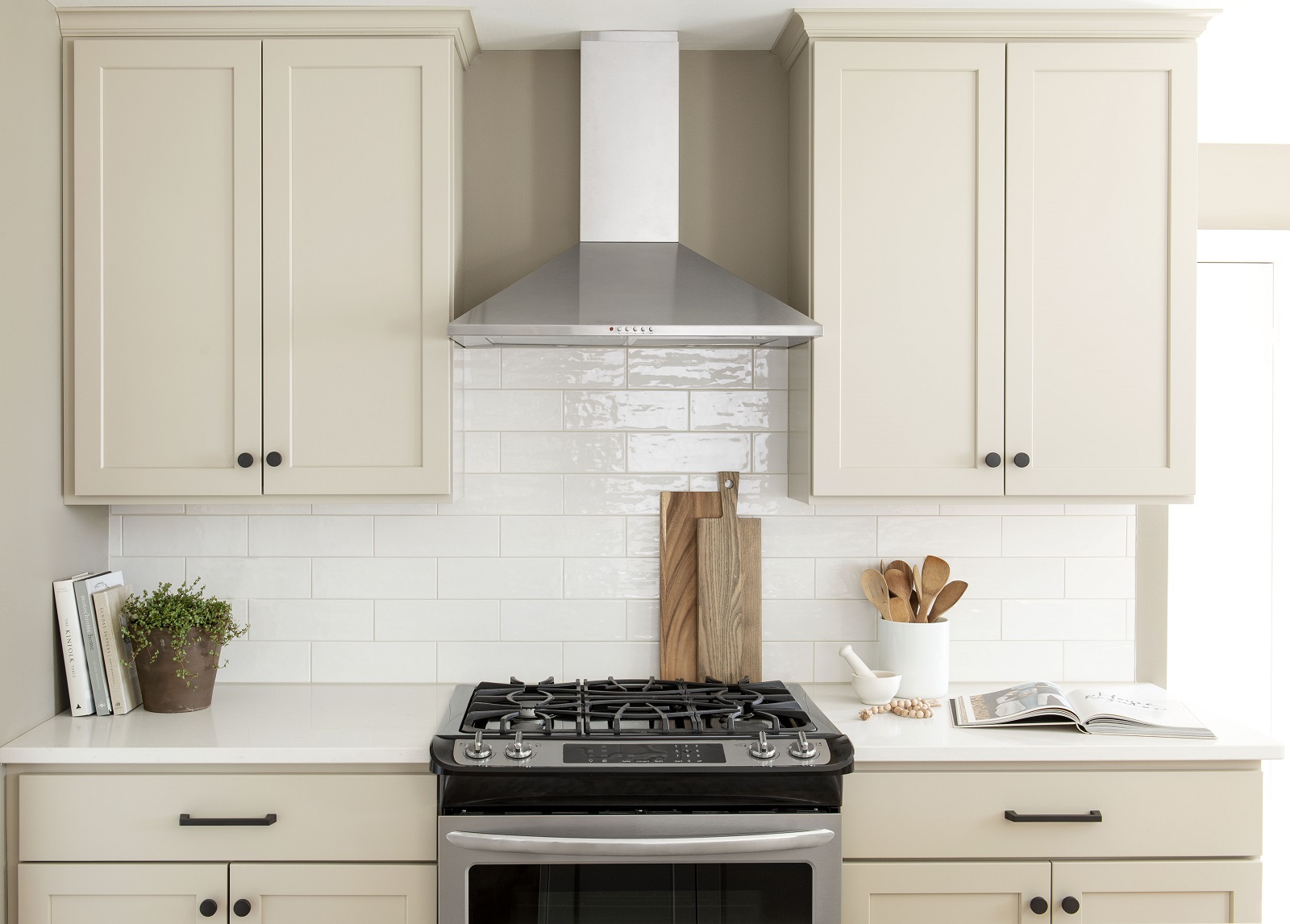 IZZA Cabinet_Kitchen_Stirling_PerfectBeige_2