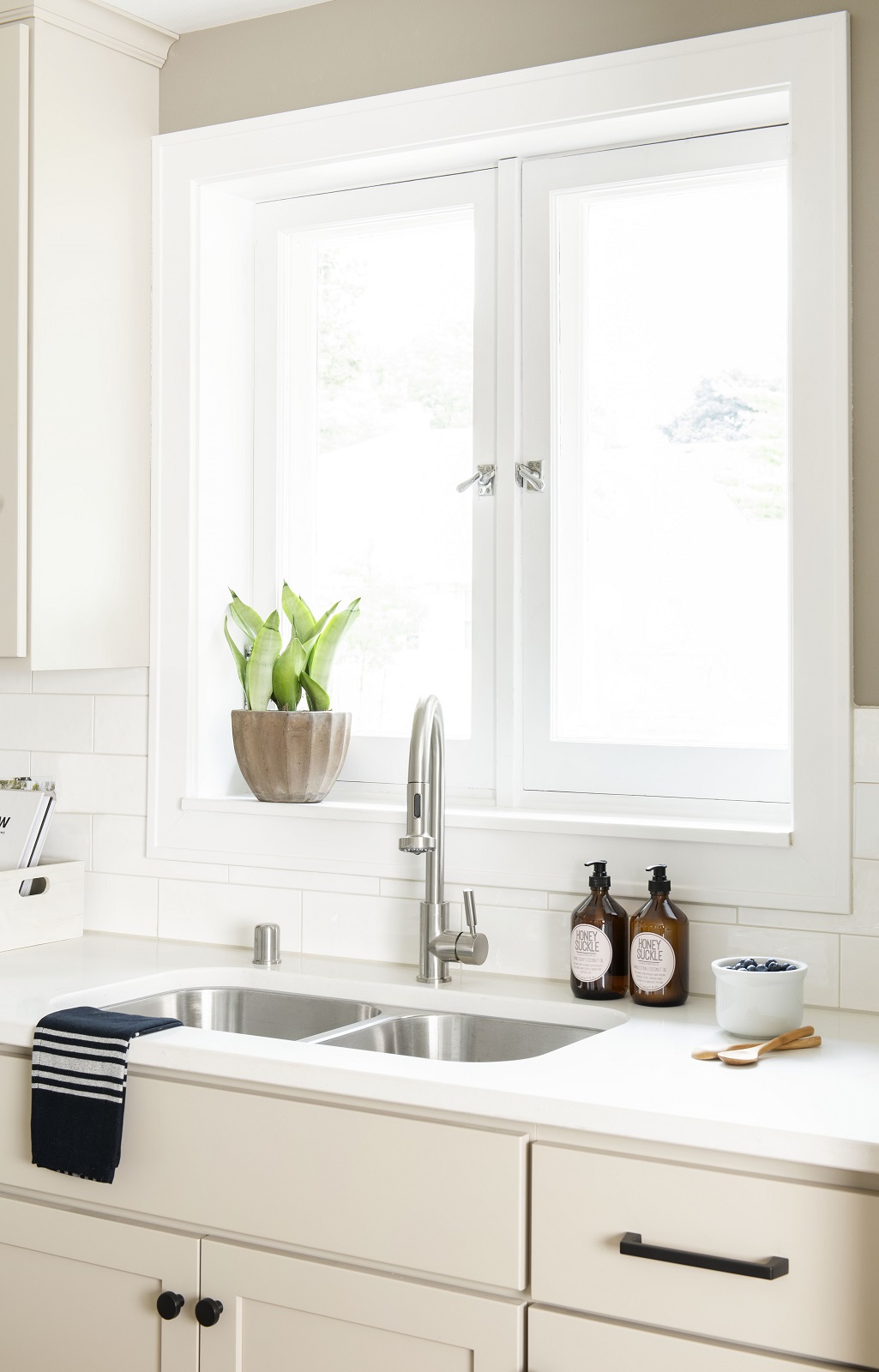 IZZA Cabinet_Kitchen_Stirling_PerfectBeige_4