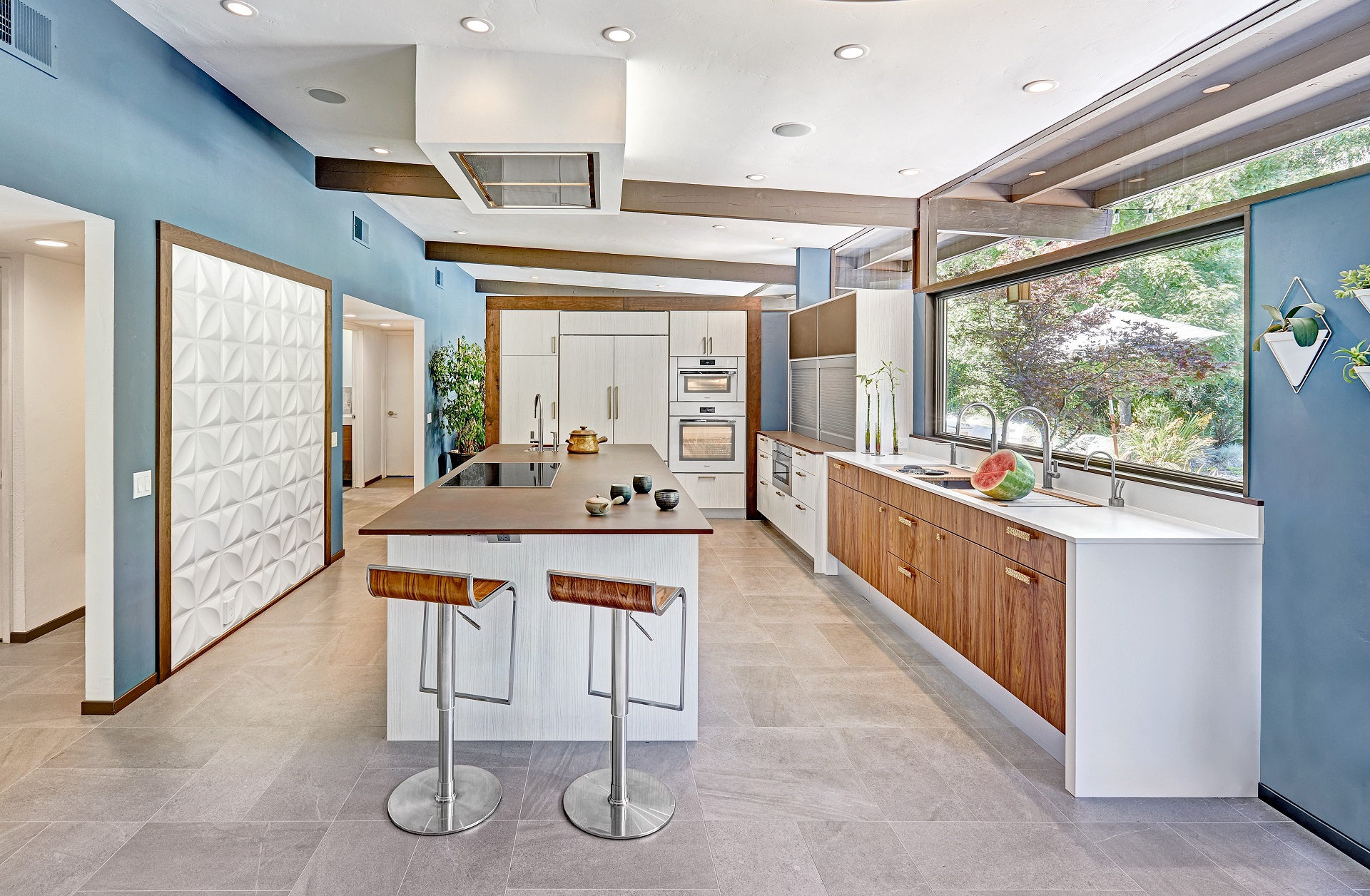 IZZA Cabinet_Kitchen_FocusSQ_Redondo_1