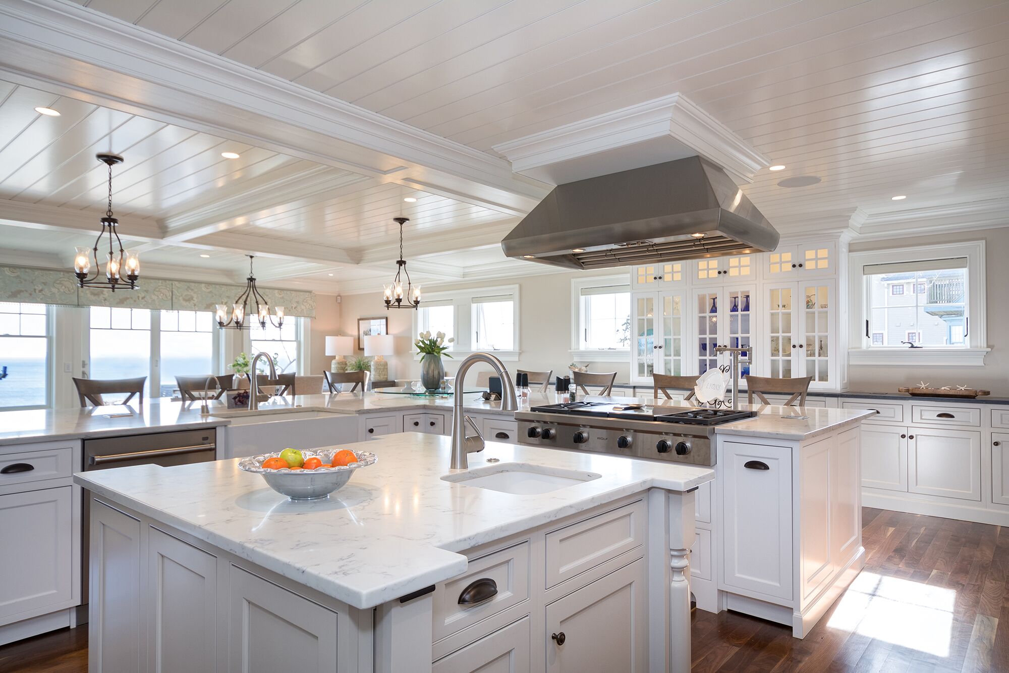 IZZA Cabinet_Kitchen_FrenchVilleSQ_DesignerWhite_StoneBluff_5