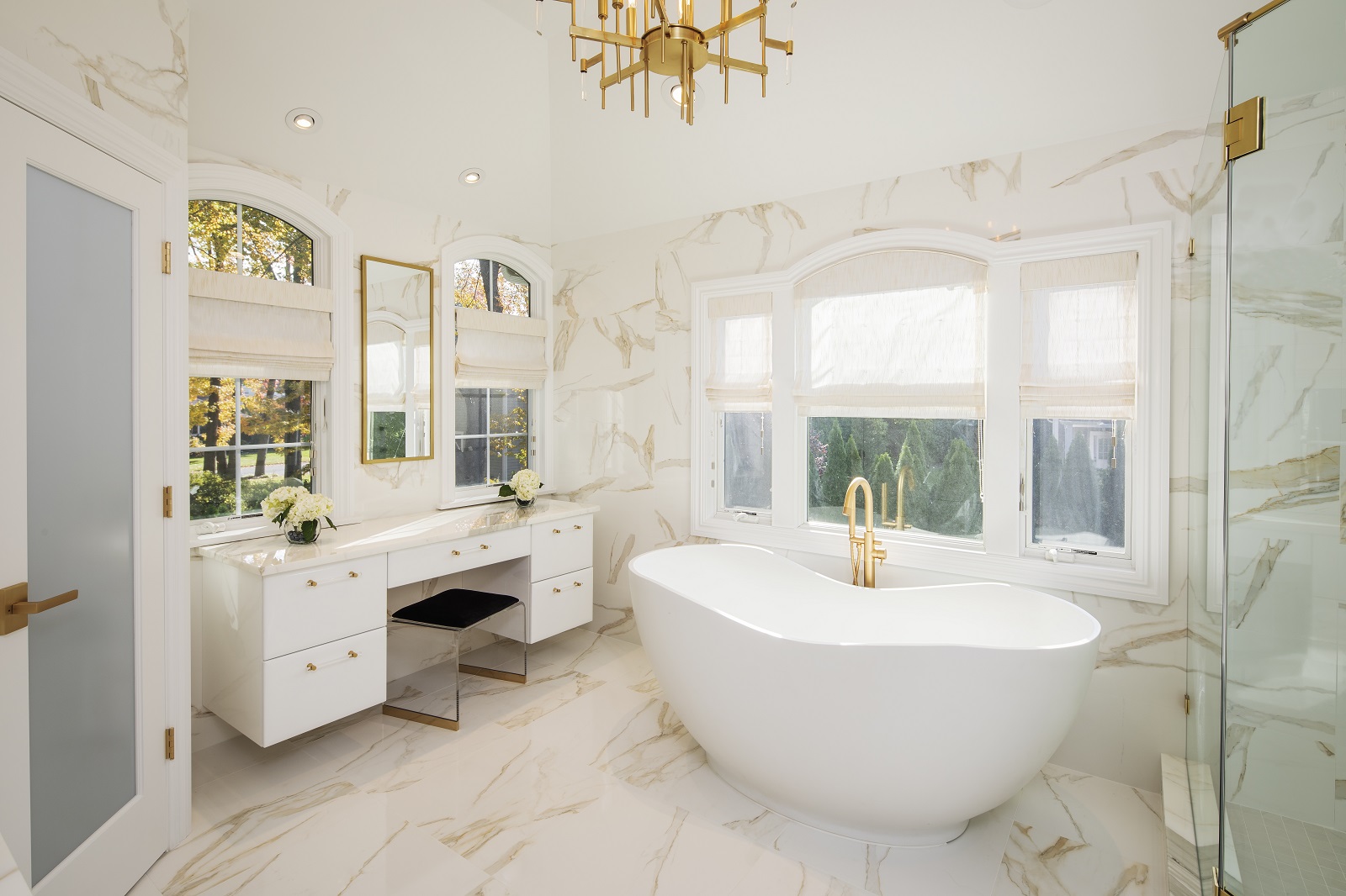 IZZA Cabinet_Bathroom_Focus_White_Gloss_2