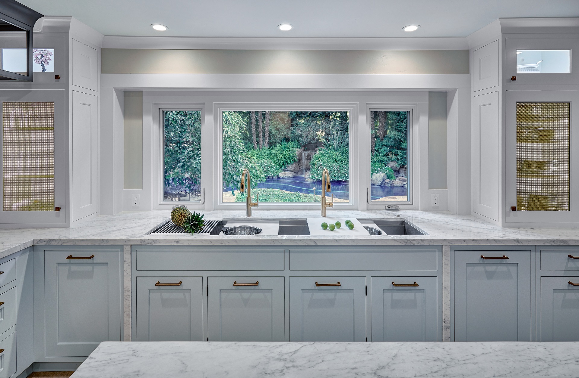 IZZA Cabinet_Kitchen_Lansboro_Waterfall_3