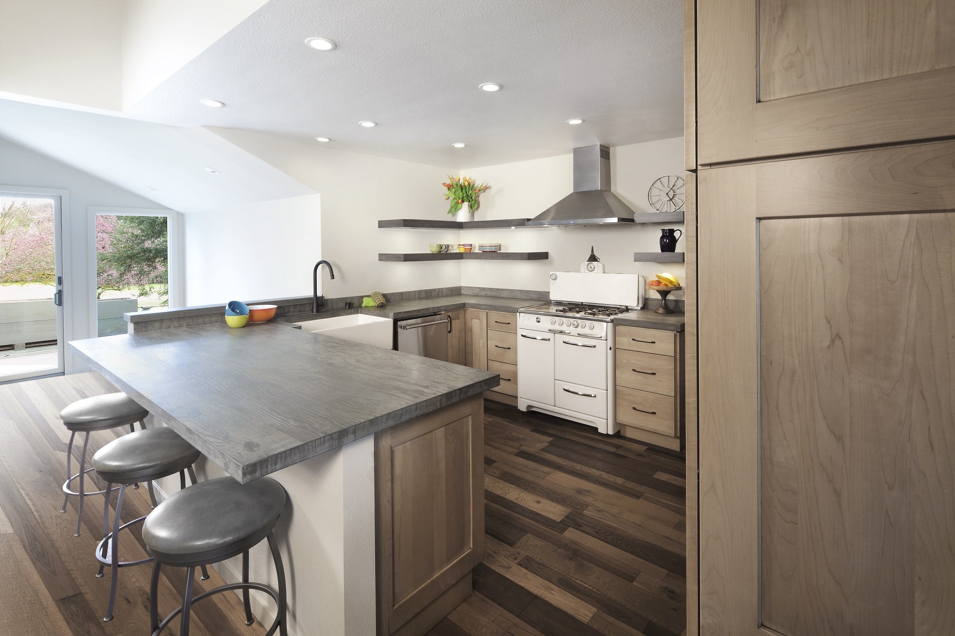 IZZA Cabinet_Kitchen_CustomDoor_SigNatural_1