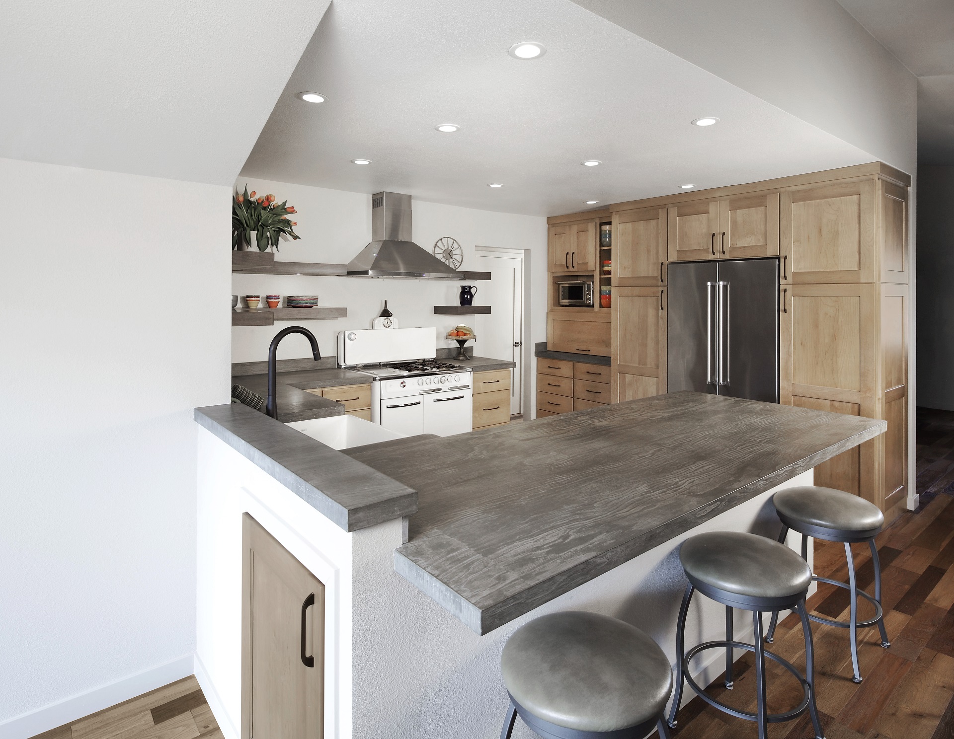 IZZA Cabinet_Kitchen_CustomDoor_SigNatural_2