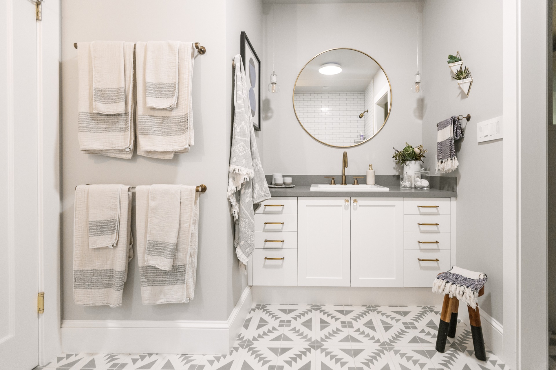 IZZA Cabinet_Bathroom_Danbury_Harmony_1
