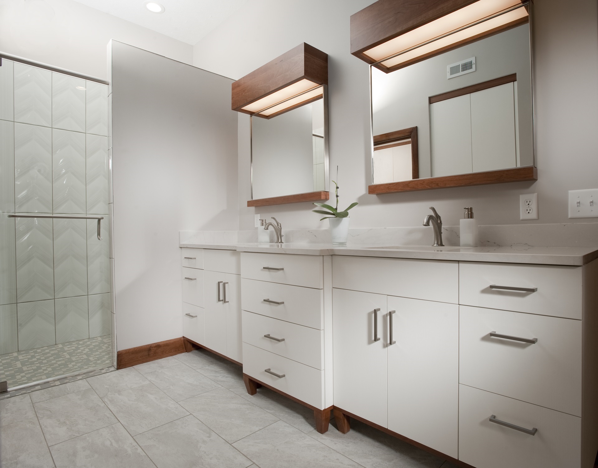 IZZA Cabinet_Bathroom_Spokane_Pearl White_1