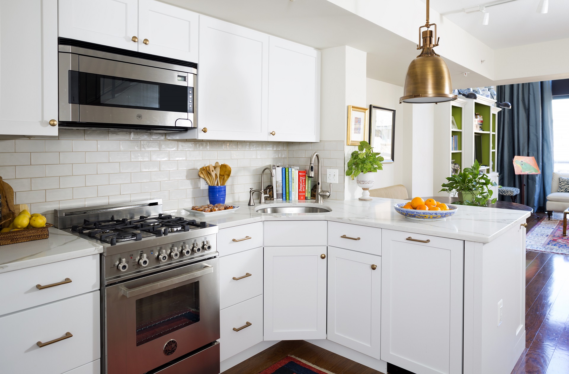 IZZA Cabinet_Kitchen_Stirling_Painted_SimplyWhite_2