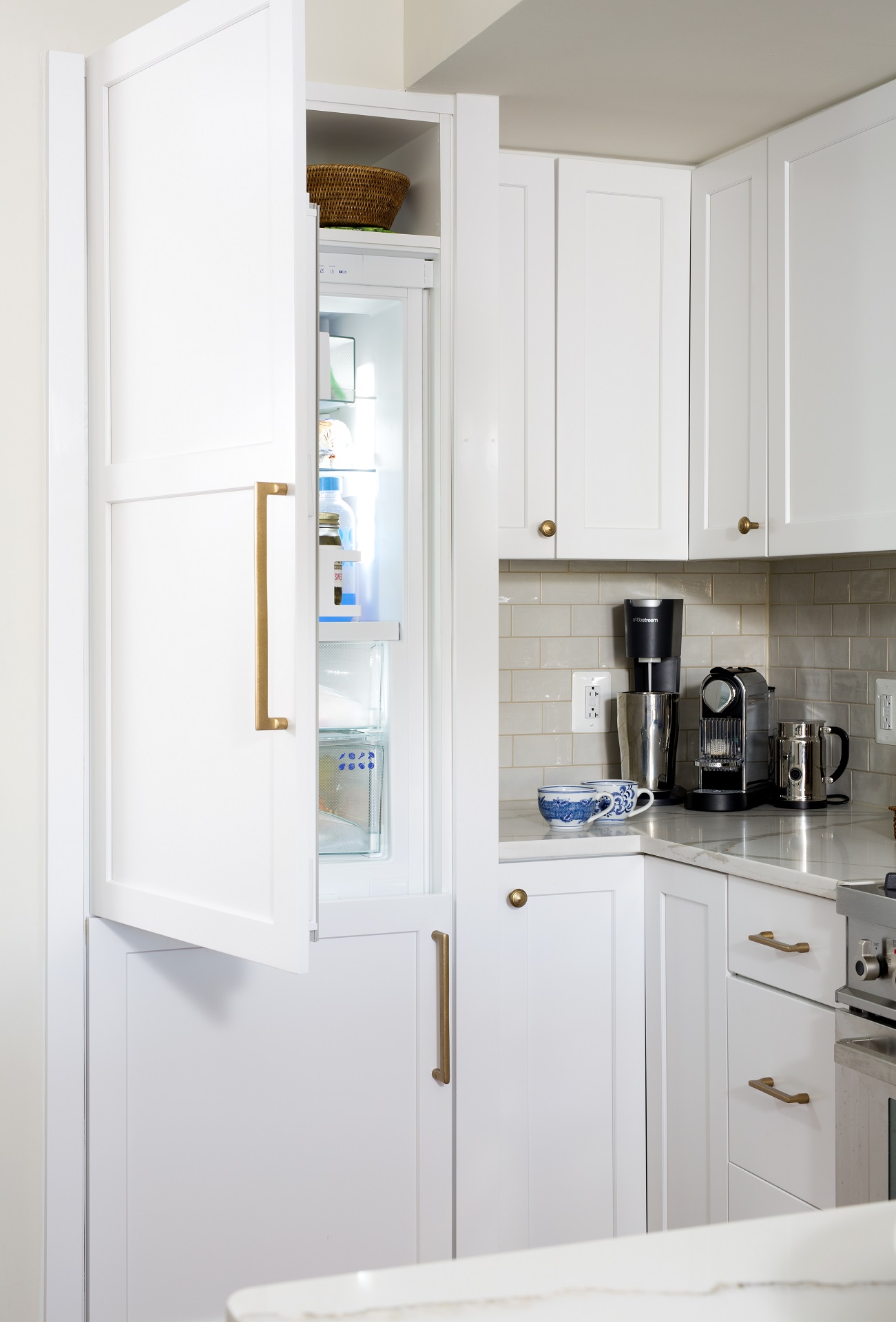 IZZA Cabinet_Kitchen_Stirling_Painted_SimplyWhite_3
