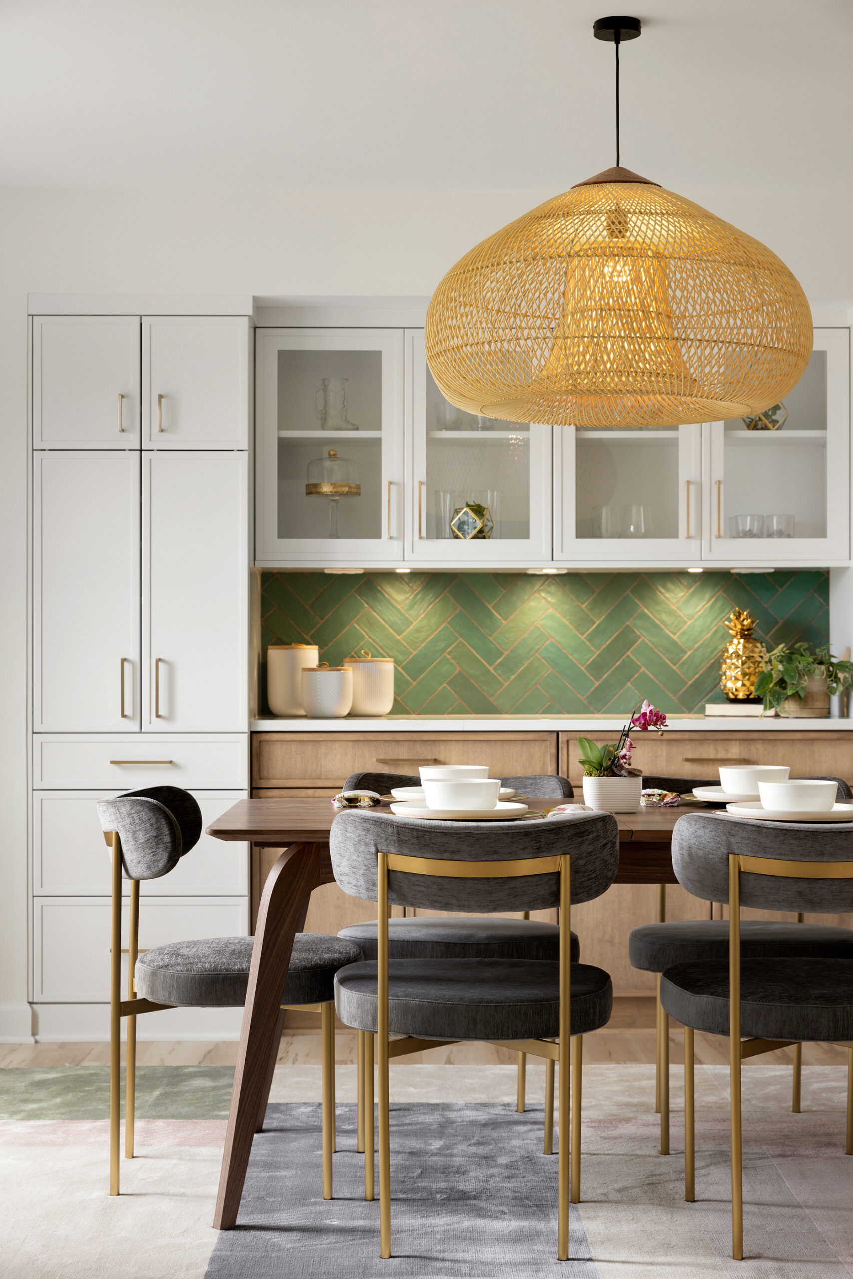 Stylish Built In Dining Cabinets