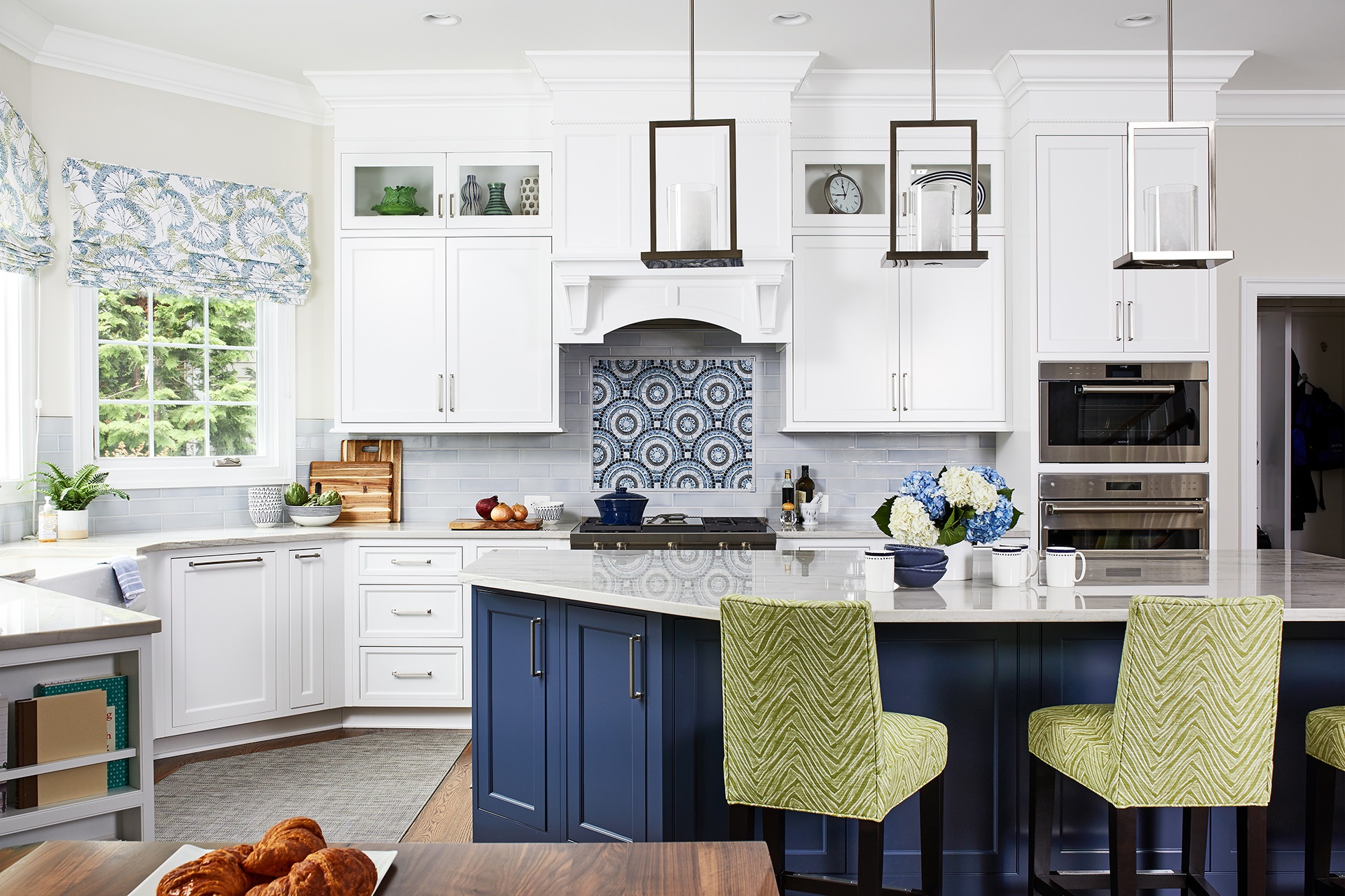 IZZA Cabinet_Kitchen_FrenchVillaSQ_DesignerWhite_CPS_2