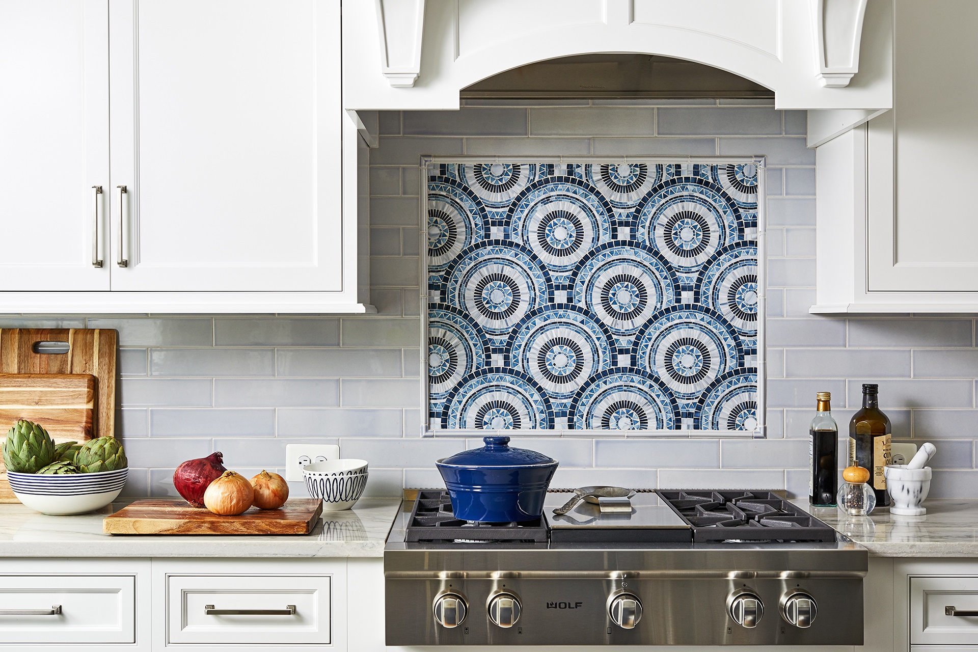 IZZA Cabinet_Kitchen_FrenchVillaSQ_DesignerWhite_CPS_4