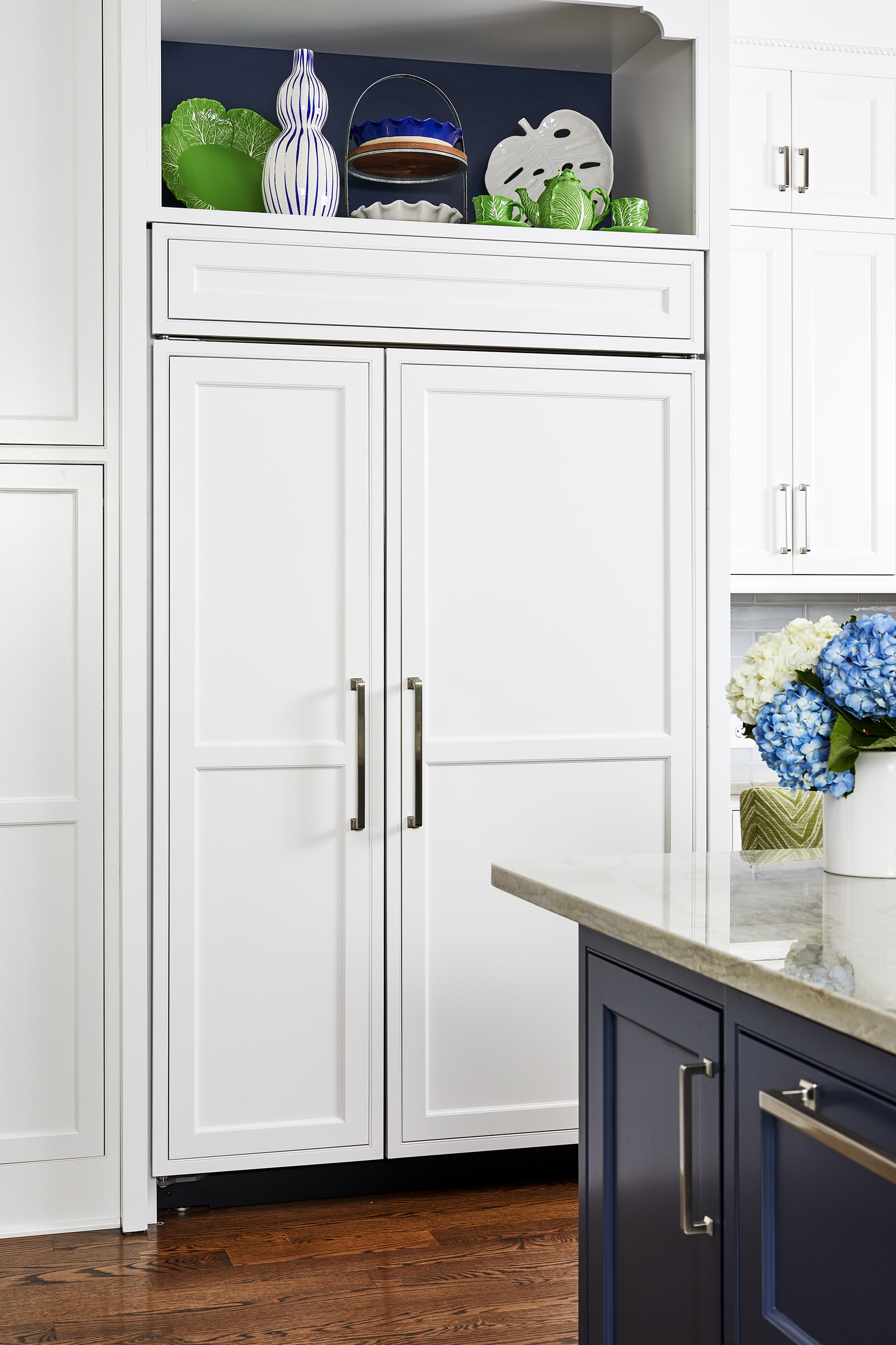 IZZA Cabinet_Kitchen_FrenchVillaSQ_DesignerWhite_CPS_5