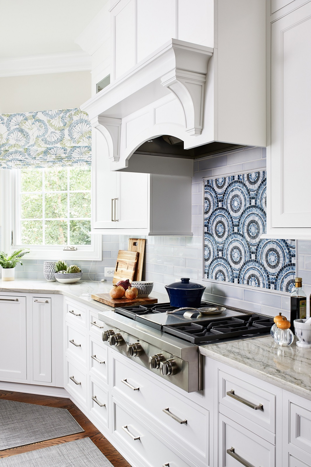 IZZA Cabinet_Kitchen_FrenchVillaSQ_DesignerWhite_CPS_7