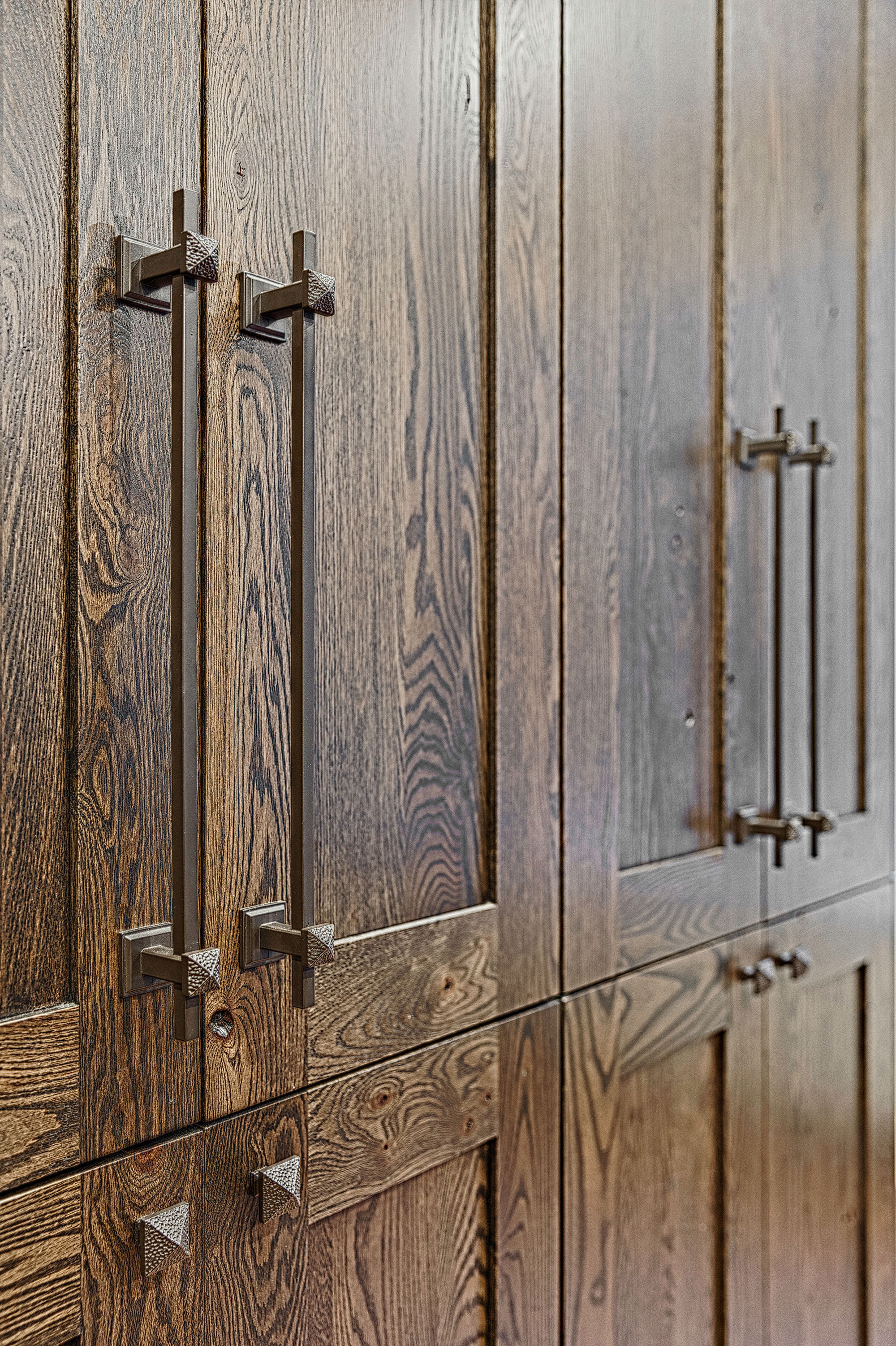 Transitional Rustic Oak Ranch Style Kitchen
