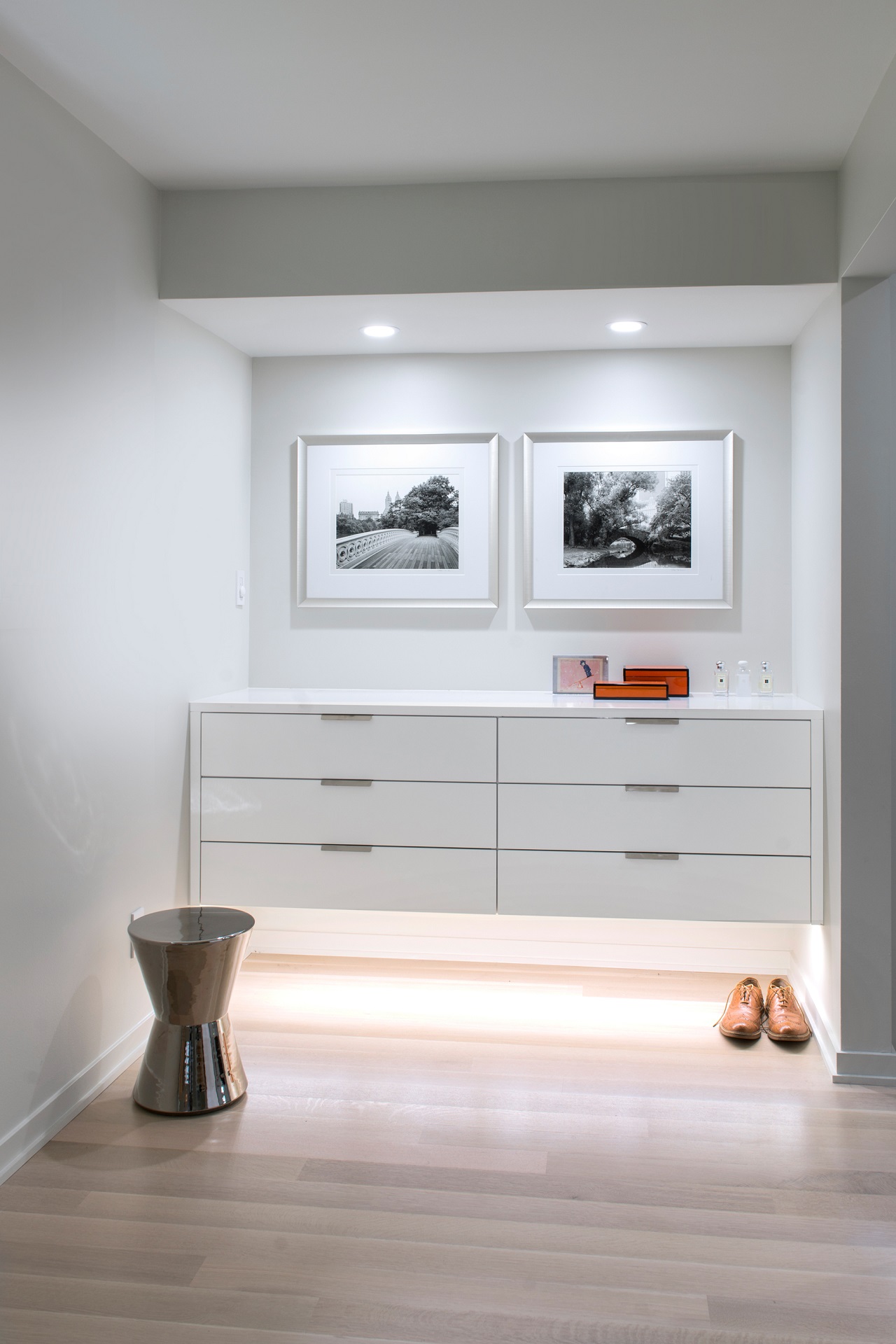 IZZA Cabinet_Bathroom_SpecialDoor_White_2