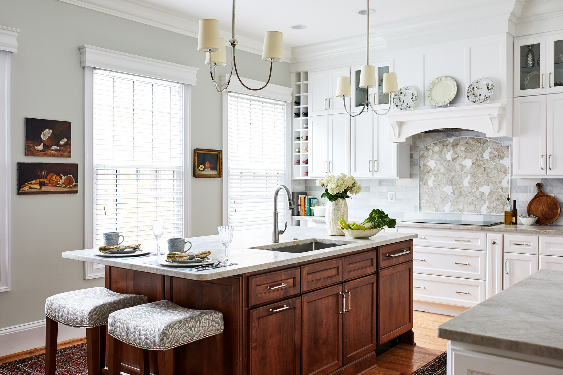 IZZA Cabinet_FrenchVillaSq_Nutmeg_alder_1