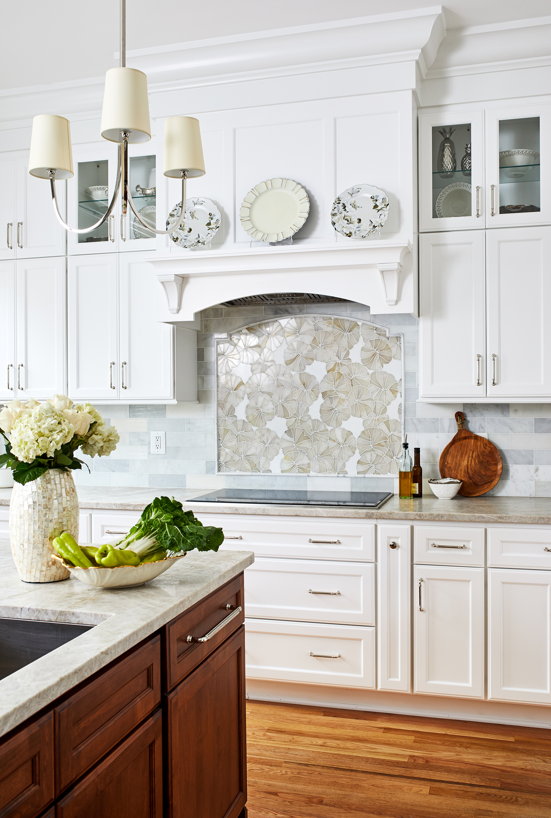 IZZA Cabinet_FrenchVillaSq_Nutmeg_alder_3