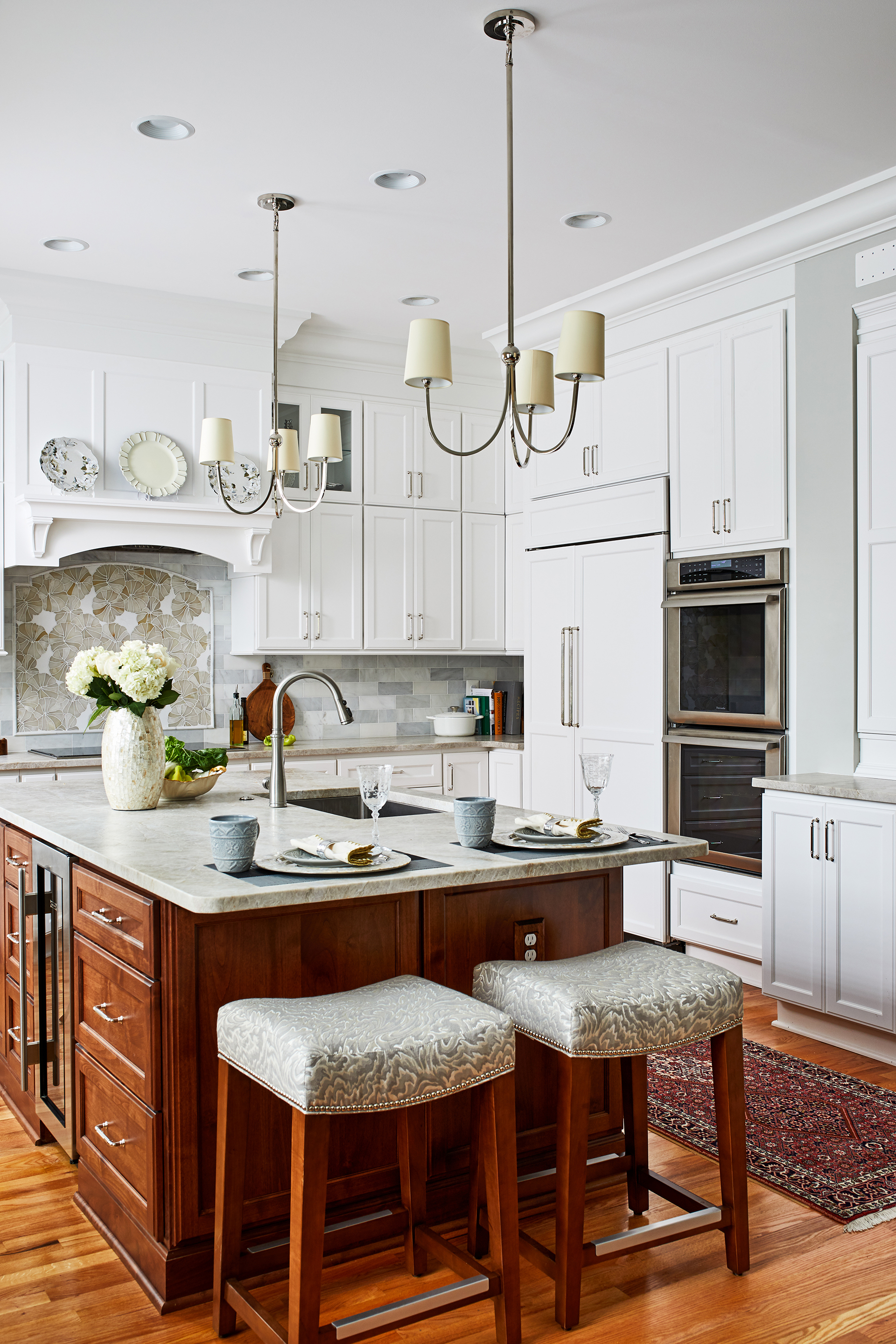 IZZA Cabinet_FrenchVillaSq_Nutmeg_alder_5