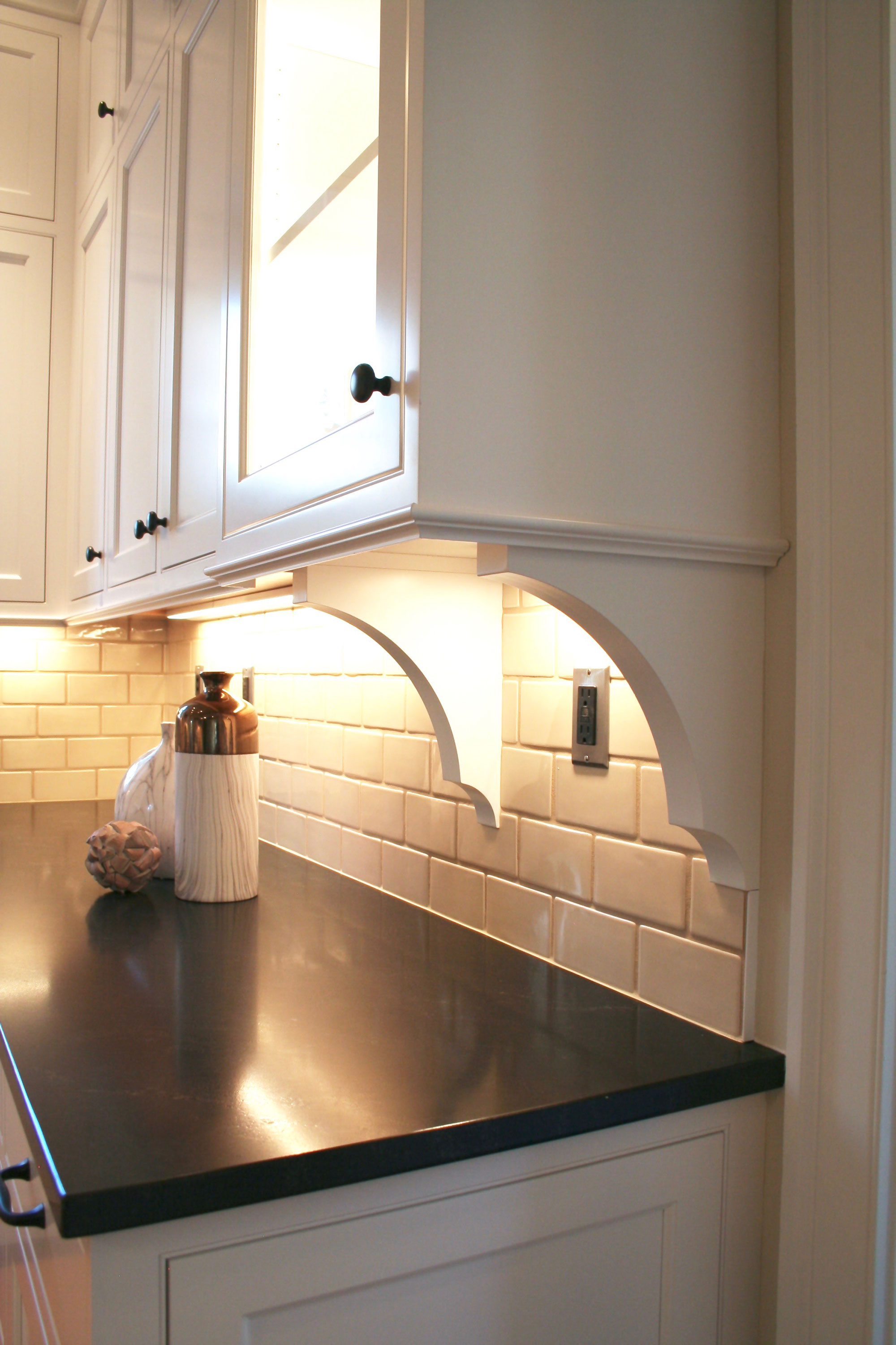 White Shaker Style Farmhouse Kitchen